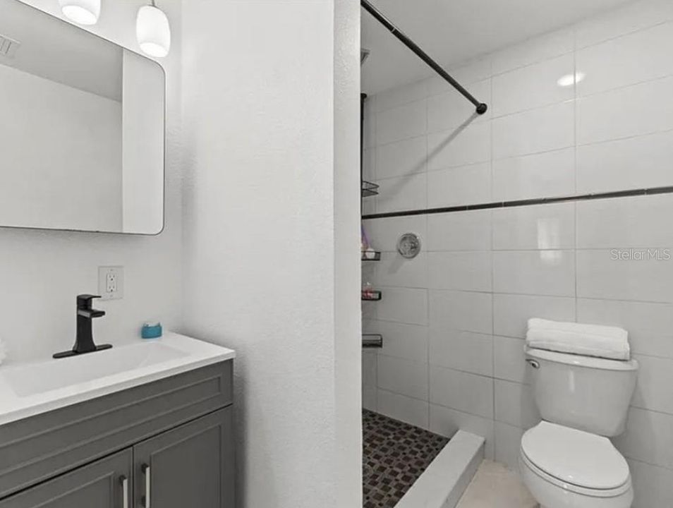 На продажу: $354,900 (3 спален, 2 ванн, 1324 Квадратных фут)
