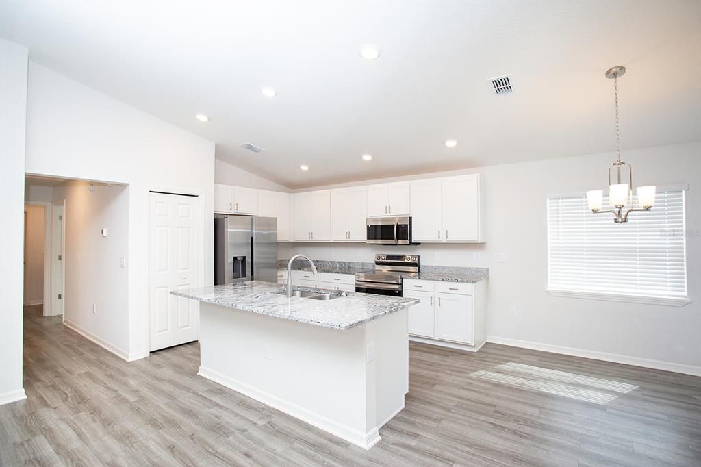For Sale: $339,990 (3 beds, 2 baths, 1486 Square Feet)