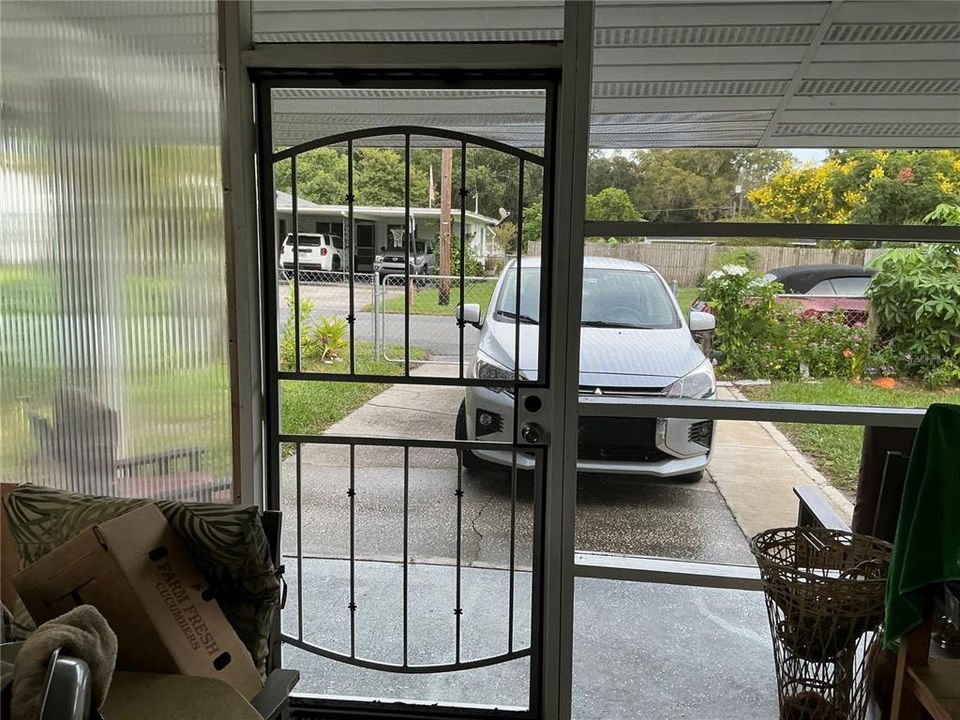 For Sale: $209,000 (2 beds, 1 baths, 832 Square Feet)