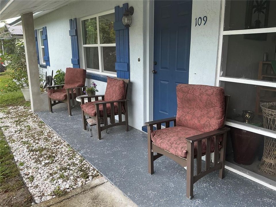 For Sale: $209,000 (2 beds, 1 baths, 832 Square Feet)