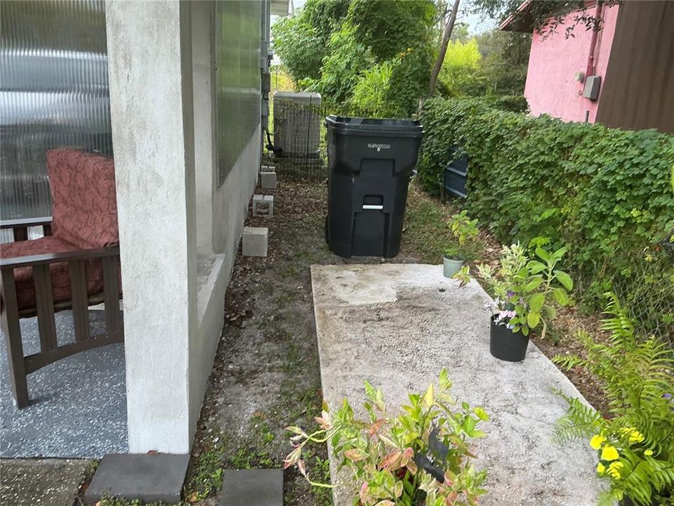 For Sale: $209,000 (2 beds, 1 baths, 832 Square Feet)