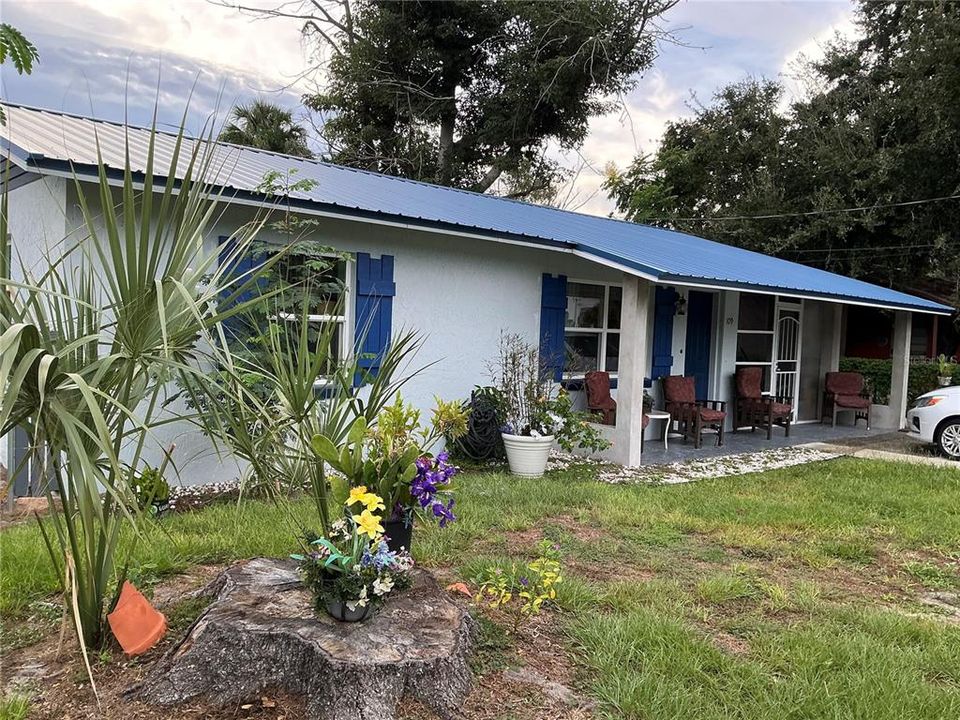 For Sale: $209,000 (2 beds, 1 baths, 832 Square Feet)