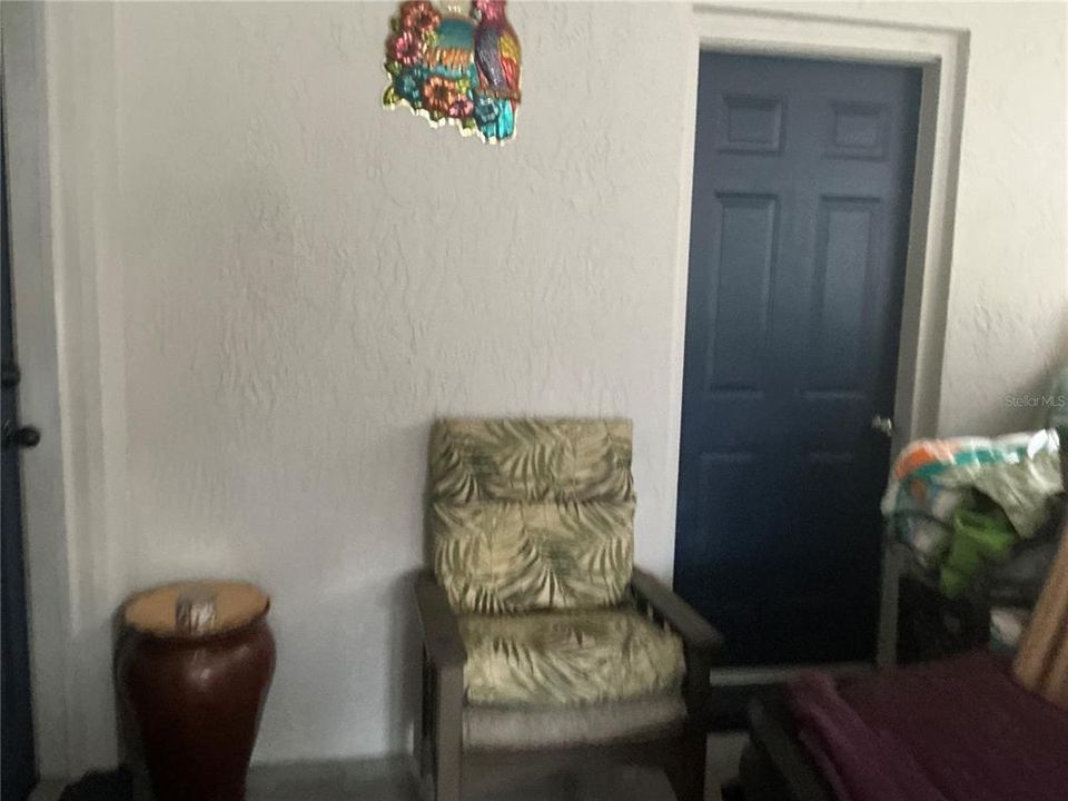 For Sale: $209,000 (2 beds, 1 baths, 832 Square Feet)