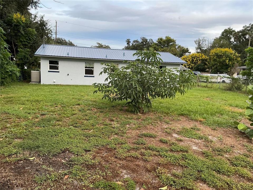 For Sale: $209,000 (2 beds, 1 baths, 832 Square Feet)