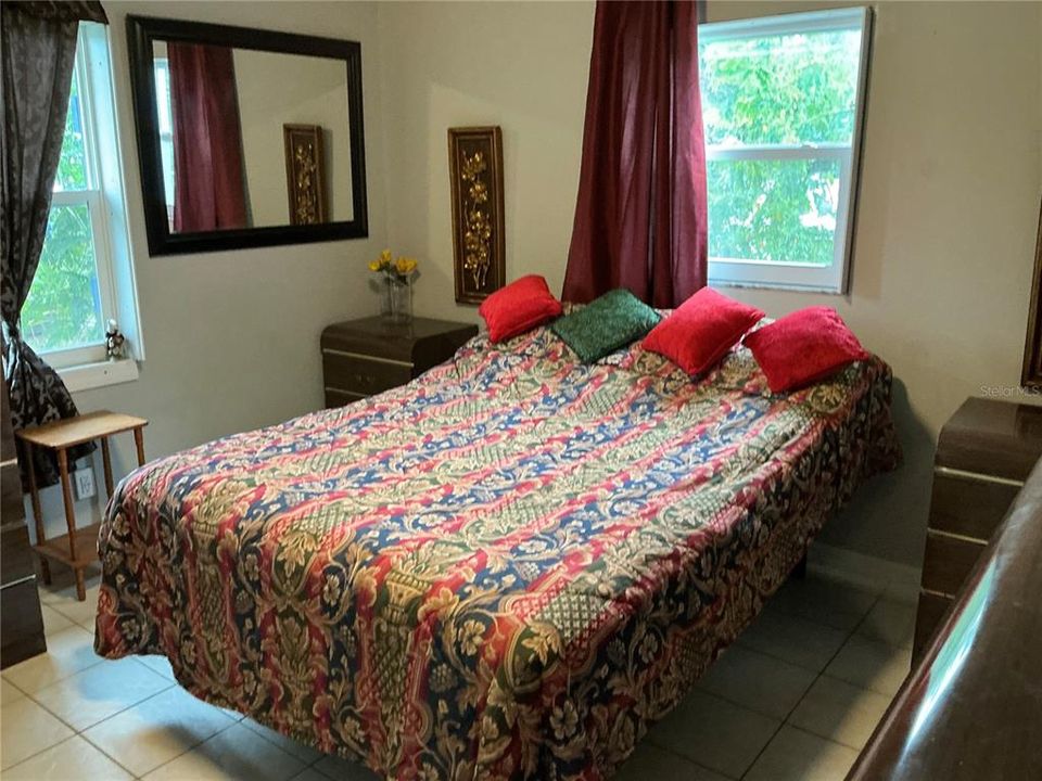 For Sale: $209,000 (2 beds, 1 baths, 832 Square Feet)