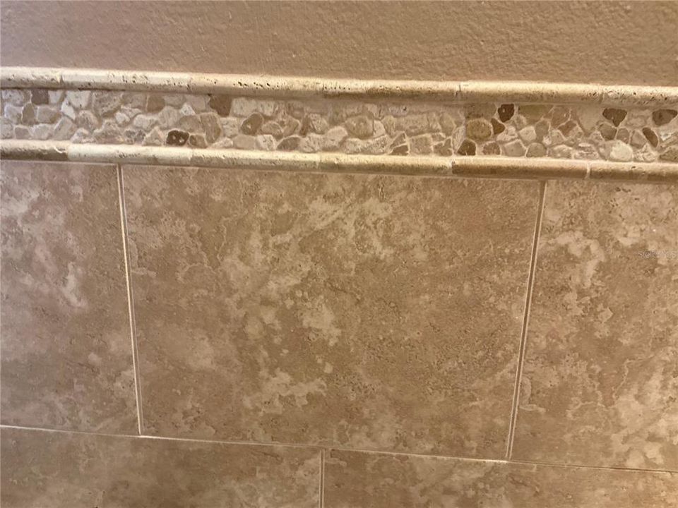 For Sale: $209,000 (2 beds, 1 baths, 832 Square Feet)