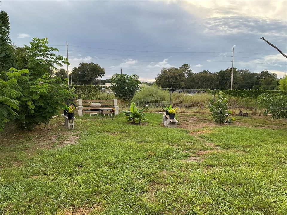 For Sale: $209,000 (2 beds, 1 baths, 832 Square Feet)