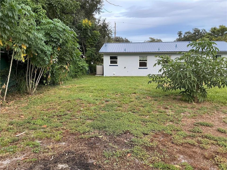 For Sale: $209,000 (2 beds, 1 baths, 832 Square Feet)