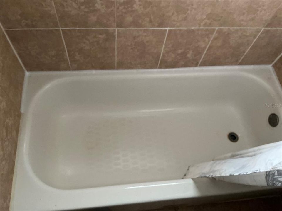 For Sale: $209,000 (2 beds, 1 baths, 832 Square Feet)
