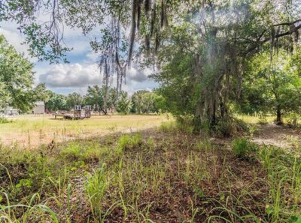 待售: $99,900 (1.42 acres)