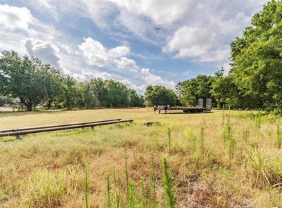 待售: $99,900 (1.42 acres)