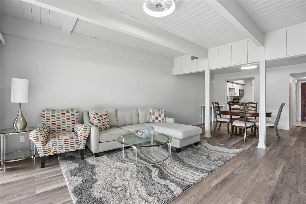 For Sale: $165,000 (2 beds, 2 baths, 1123 Square Feet)