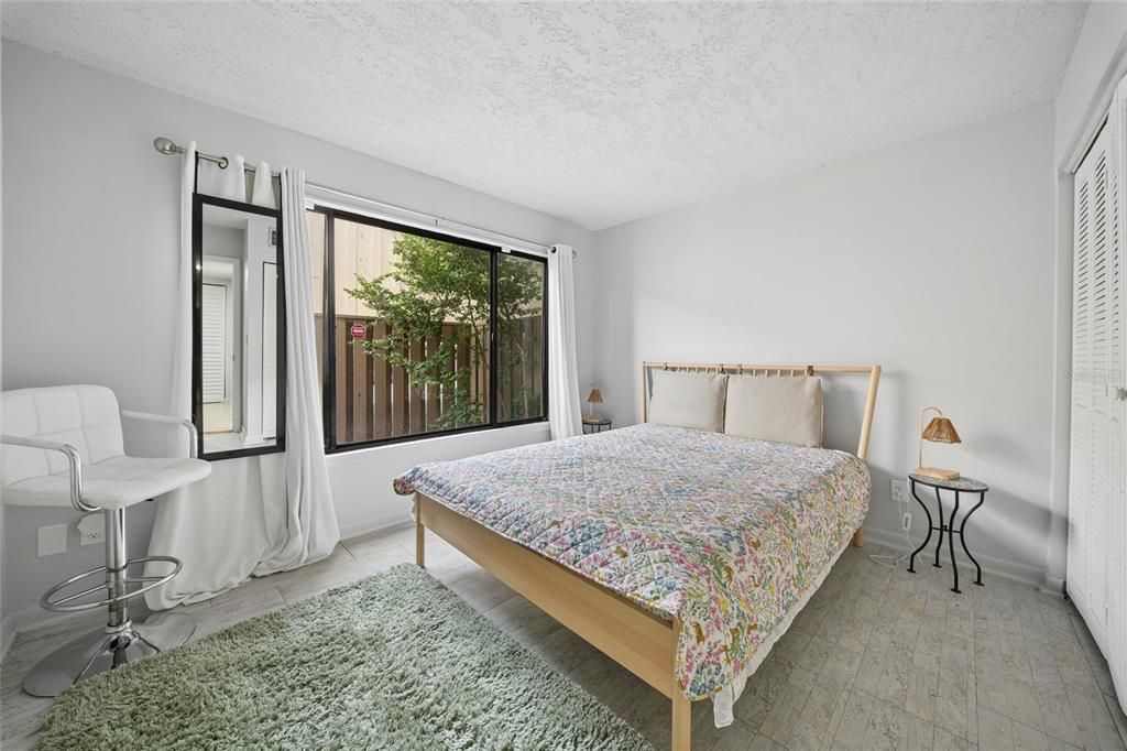 For Sale: $165,000 (2 beds, 2 baths, 1123 Square Feet)