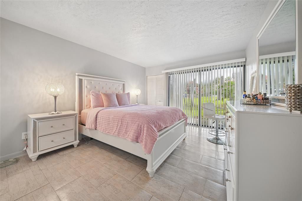 For Sale: $165,000 (2 beds, 2 baths, 1123 Square Feet)