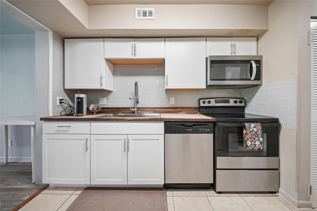 For Sale: $165,000 (2 beds, 2 baths, 1123 Square Feet)