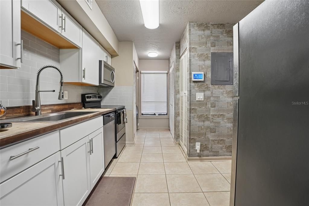 For Sale: $165,000 (2 beds, 2 baths, 1123 Square Feet)