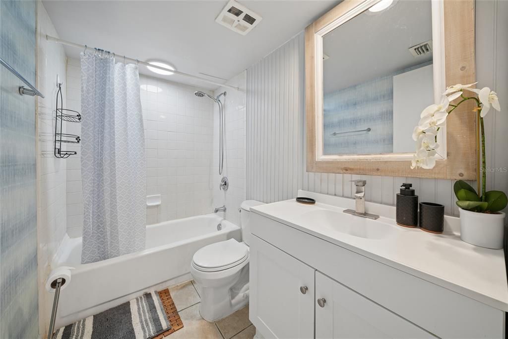 For Sale: $165,000 (2 beds, 2 baths, 1123 Square Feet)