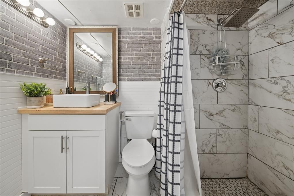 For Sale: $165,000 (2 beds, 2 baths, 1123 Square Feet)