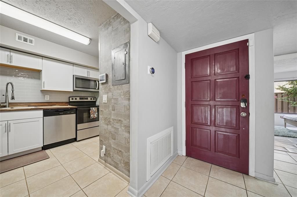 For Sale: $165,000 (2 beds, 2 baths, 1123 Square Feet)