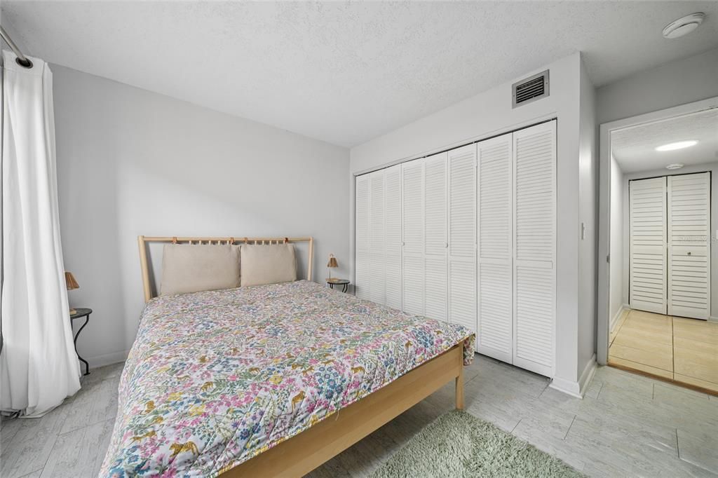For Sale: $165,000 (2 beds, 2 baths, 1123 Square Feet)