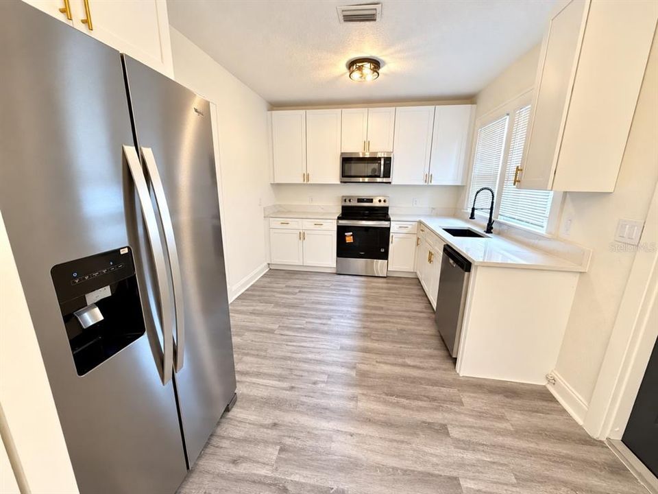 For Sale: $325,000 (4 beds, 2 baths, 1900 Square Feet)