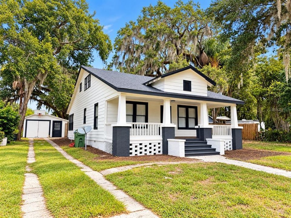 For Sale: $325,000 (4 beds, 2 baths, 1900 Square Feet)