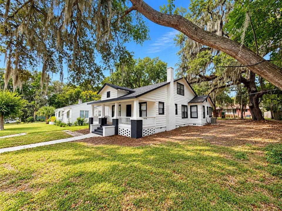 For Sale: $325,000 (4 beds, 2 baths, 1900 Square Feet)