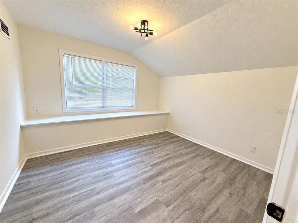 For Sale: $325,000 (4 beds, 2 baths, 1900 Square Feet)