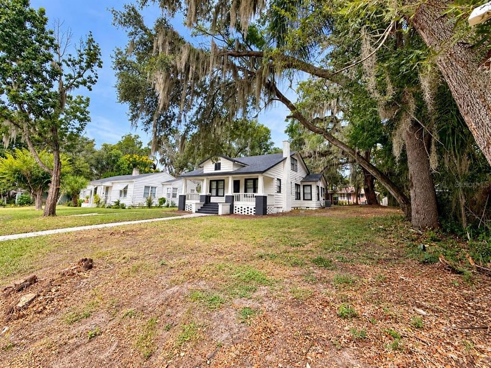 For Sale: $325,000 (4 beds, 2 baths, 1900 Square Feet)