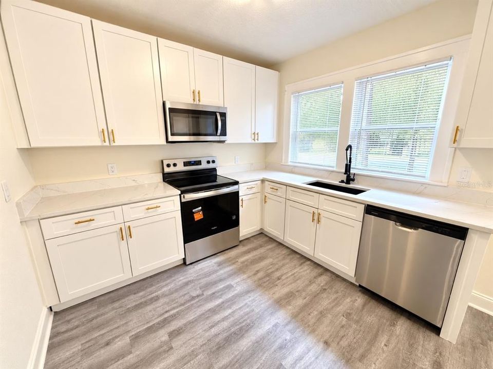 For Sale: $325,000 (4 beds, 2 baths, 1900 Square Feet)
