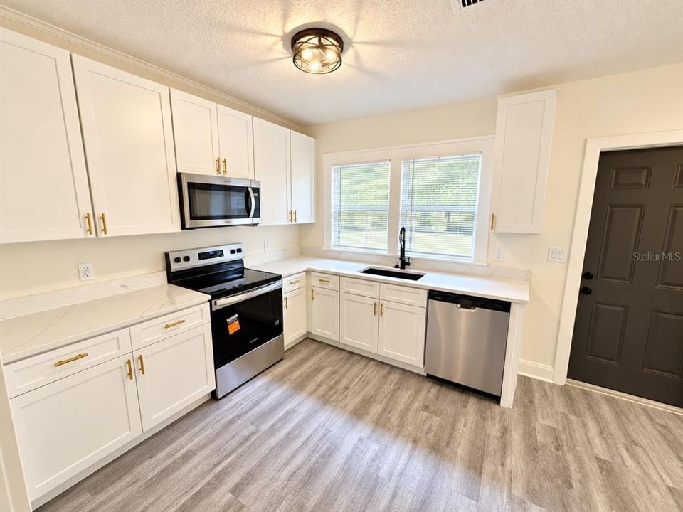 For Sale: $325,000 (4 beds, 2 baths, 1900 Square Feet)