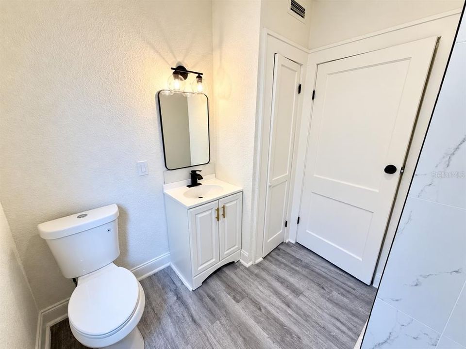 For Sale: $325,000 (4 beds, 2 baths, 1900 Square Feet)