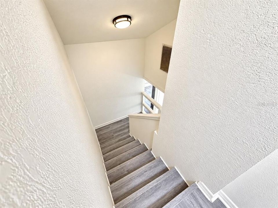 For Sale: $325,000 (4 beds, 2 baths, 1900 Square Feet)