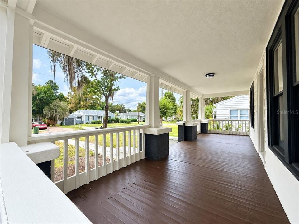For Sale: $325,000 (4 beds, 2 baths, 1900 Square Feet)