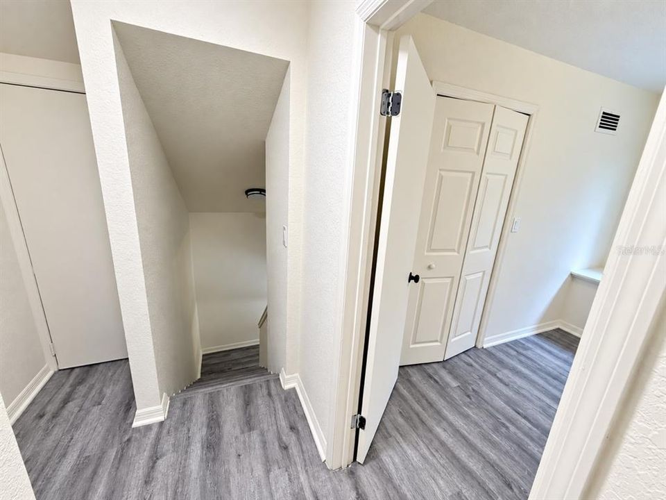 For Sale: $325,000 (4 beds, 2 baths, 1900 Square Feet)