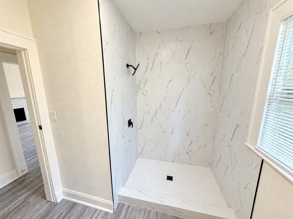 For Sale: $325,000 (4 beds, 2 baths, 1900 Square Feet)