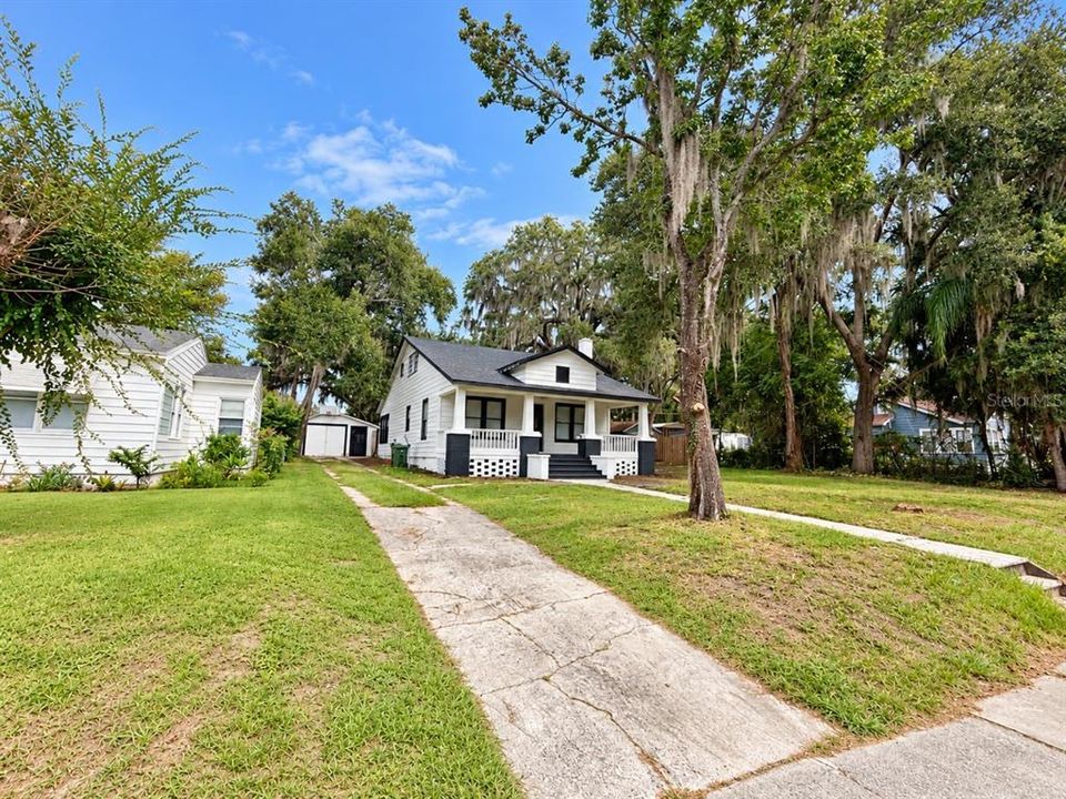 For Sale: $325,000 (4 beds, 2 baths, 1900 Square Feet)