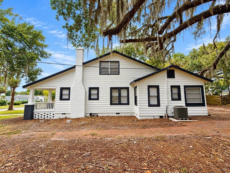 For Sale: $325,000 (4 beds, 2 baths, 1900 Square Feet)