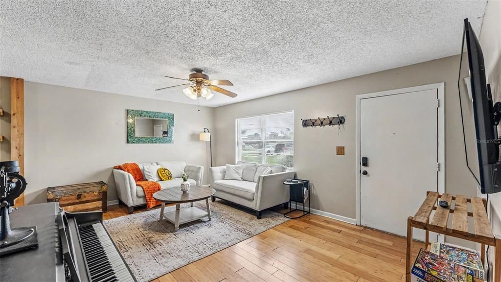 For Sale: $329,000 (4 beds, 2 baths, 1760 Square Feet)