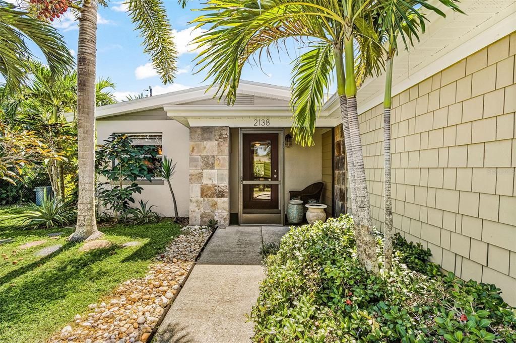 For Sale: $515,000 (3 beds, 2 baths, 999 Square Feet)