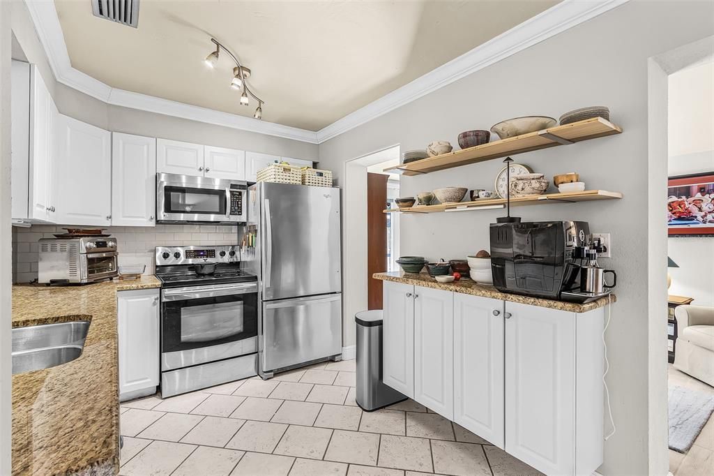 For Sale: $515,000 (3 beds, 2 baths, 999 Square Feet)