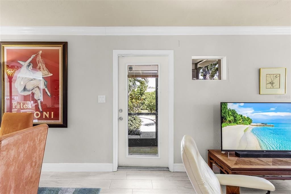 For Sale: $515,000 (3 beds, 2 baths, 999 Square Feet)