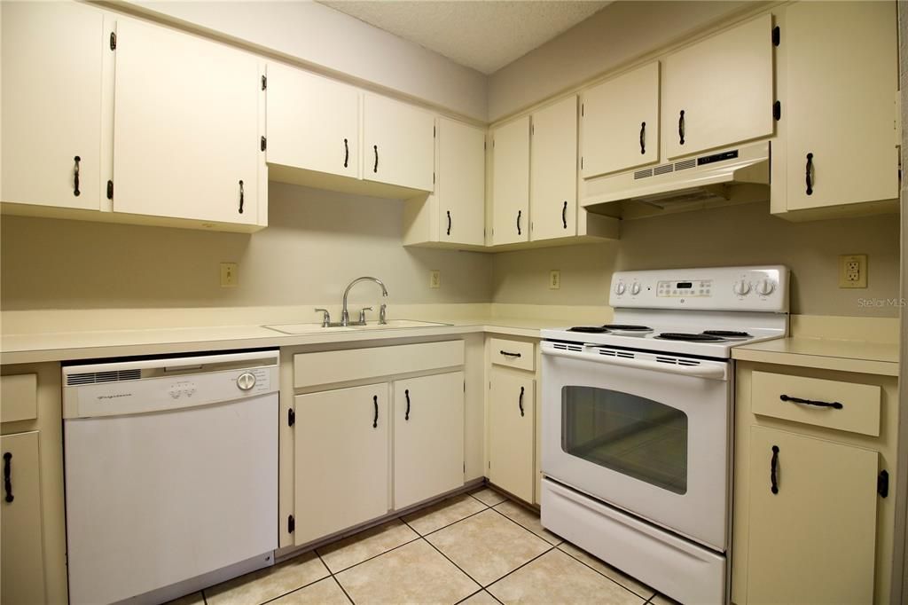 В аренду: $1,650 (2 спален, 2 ванн, 886 Квадратных фут)
