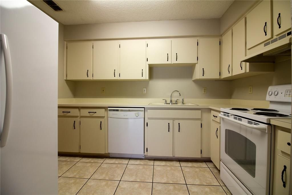 В аренду: $1,650 (2 спален, 2 ванн, 886 Квадратных фут)