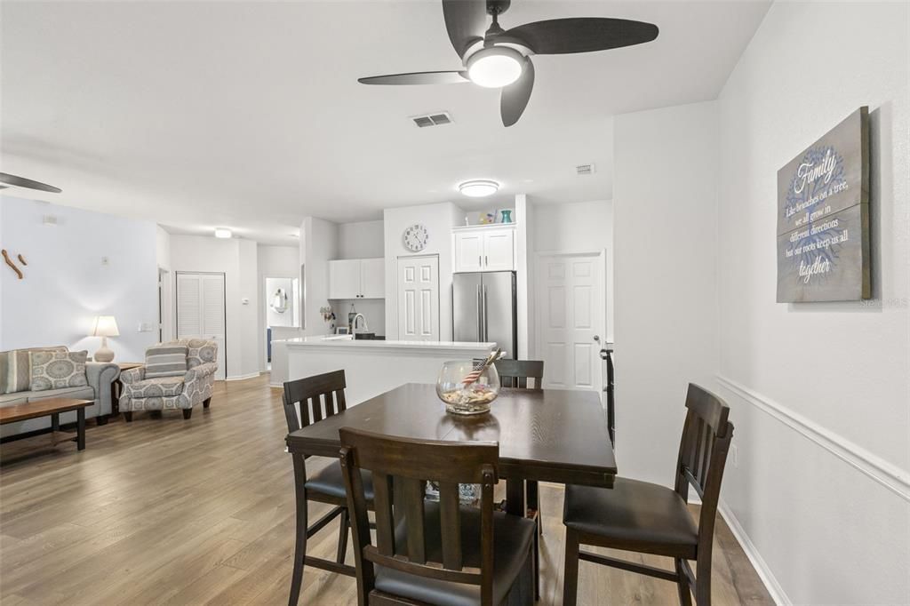 En Venta: $289,900 (2 camas, 2 baños, 1200 Pies cuadrados)