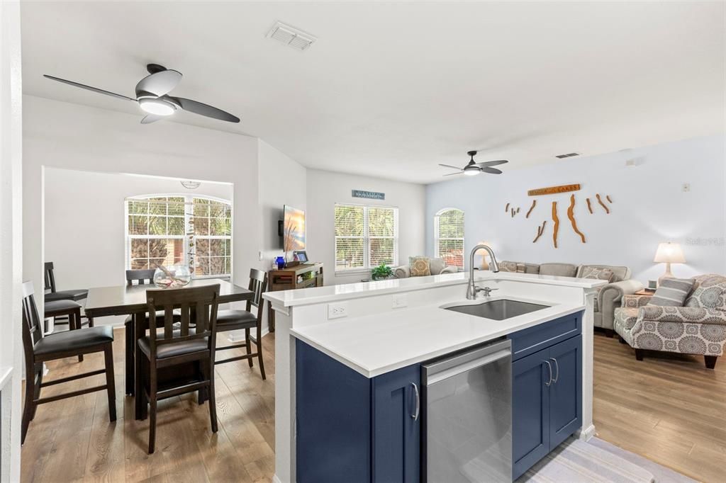 En Venta: $289,900 (2 camas, 2 baños, 1200 Pies cuadrados)