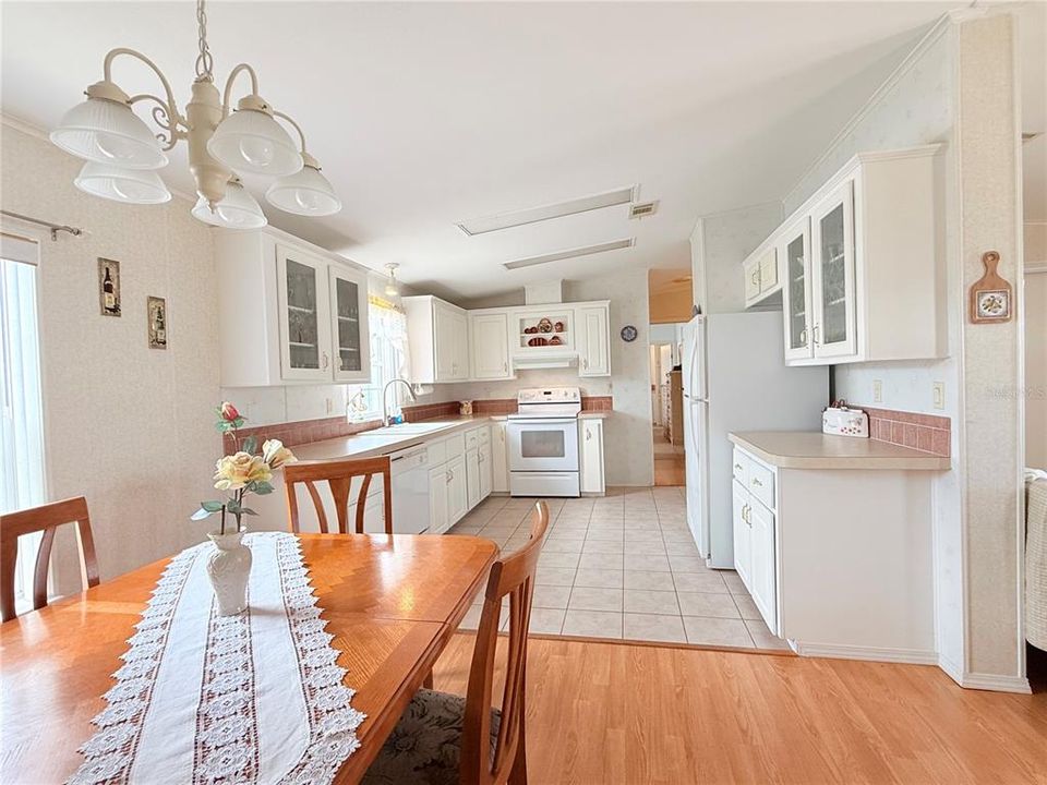 En Venta: $229,900 (2 camas, 2 baños, 1368 Pies cuadrados)