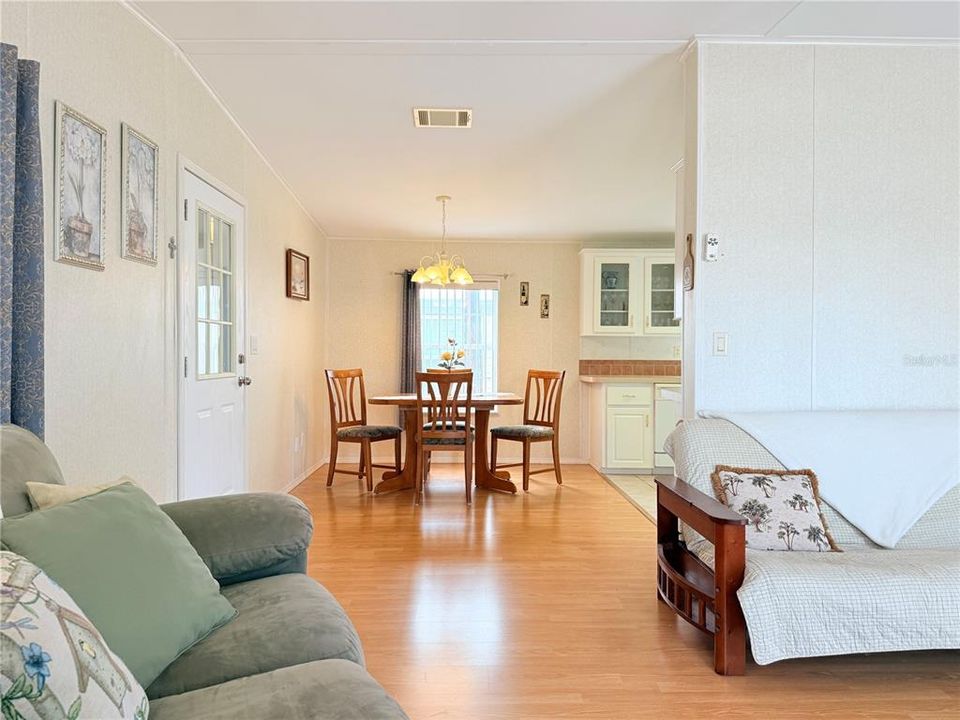 En Venta: $229,900 (2 camas, 2 baños, 1368 Pies cuadrados)