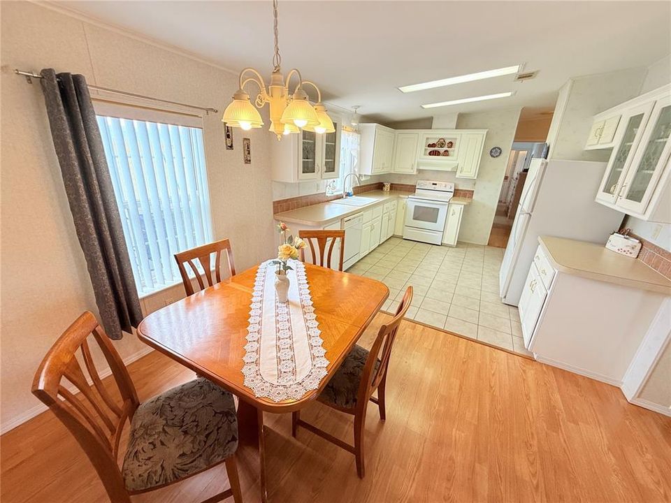 En Venta: $229,900 (2 camas, 2 baños, 1368 Pies cuadrados)
