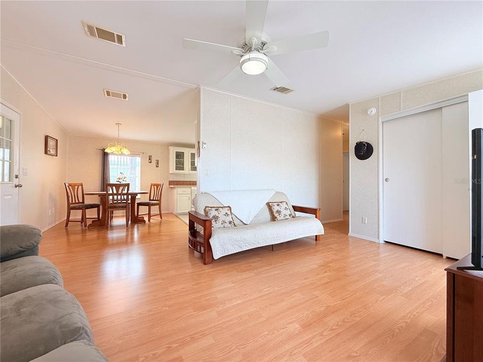 En Venta: $229,900 (2 camas, 2 baños, 1368 Pies cuadrados)
